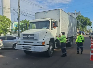 Prefeitura de Manaus intensifica fiscalização de veículos pesados na Mário Ypiranga
