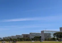 Senado aprova reestruturação de carreiras do serviço público federal e criação de mais de 24 mil cargos