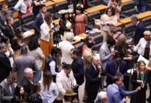 Câmara derruba veto ao PL da Dosimetria e beneficia condenados por 8 de janeiro; Senado analisa
