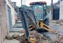Prefeitura de Manaus recupera rede de drenagem na rua Berimbau, Colônia Terra Nova