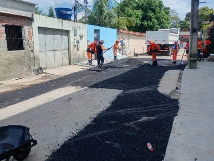 Prefeitura de Manaus avança com recuperação asfáltica na Colônia Santo Antônio, fortalecendo mobilidade na zona Norte