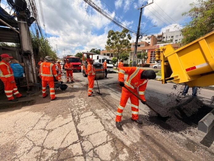 Prefeitura de Manaus avança com manutenção asfáltica na rua Misushiro, Parque 10 de Novembro