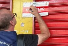 Visa Manaus interdita supermercado na zona Leste por alimentos descongelados e infestação de insetos