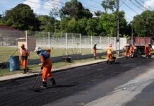 Prefeitura de Manaus intensifica tapa-buracos na rua Waldemar Jardim Maués, no Novo Aleixo