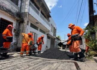 Prefeitura de Manaus avança com manutenção asfáltica na rua Abdias Teles da Silva, bairro Raiz