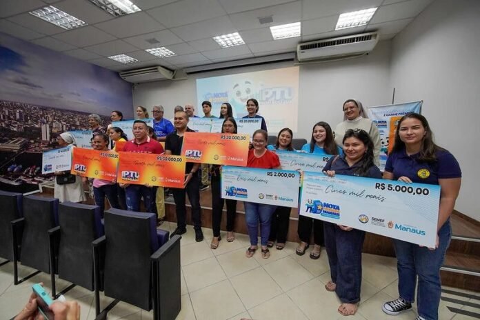 Prefeitura de Manaus entrega R$ 540 mil em prêmios para contribuintes do IPTU e Nota Premiada
