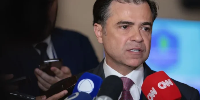 Diretor da Aneel critica Enel por tentar suspender processo regulatório