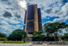 Banco Central corta juros básicos para 14,75% ao ano em meio a incertezas globais