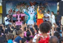 Coelhinho da Páscoa encanta crianças na Cidade de Deus em ação da Prefeitura de Manaus