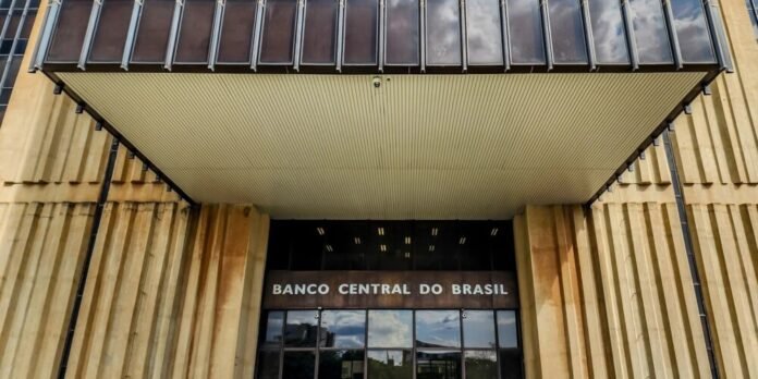 Mercado eleva previsão da inflação para 4,17% em 2024, aponta Boletim Focus