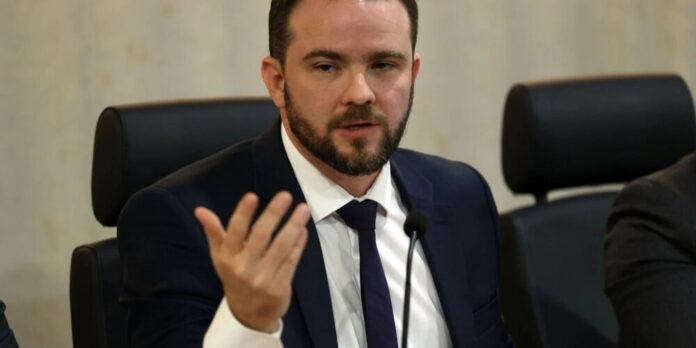 Governo propõe subsídio de R$ 1,20 ao diesel para amenizar impacto da alta do petróleo