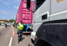 Operação “Carga Pesada” fiscaliza caminhões e motocicletas na zona Sul de Manaus e realiza 483 abordagens