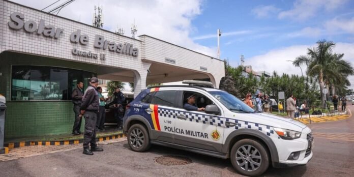 Jair Bolsonaro recebe alta hospitalar e inicia prisão domiciliar em Brasília