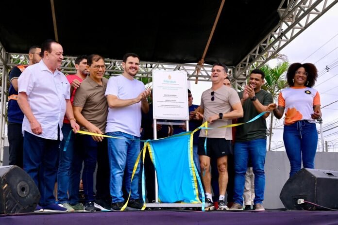 David Almeida inaugura complexo esportivo e de lazer no Mundo Novo, zona Norte de Manaus