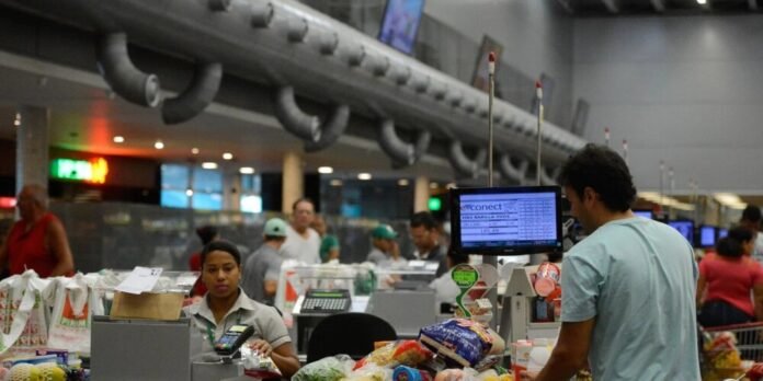 Estudo revela fatores estruturais por trás da inflação persistente de alimentos no Brasil
