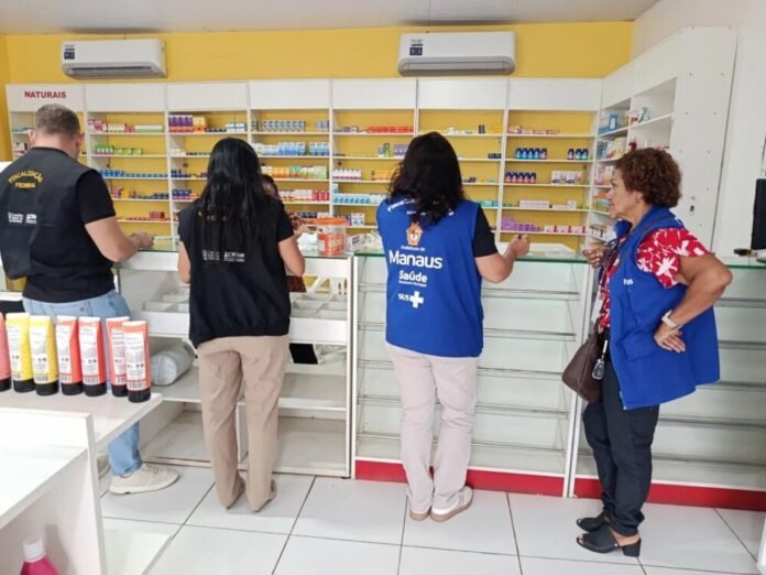 Visa Manaus e CRF-AM fiscalizam drogarias com irregularidades na zona Oeste
