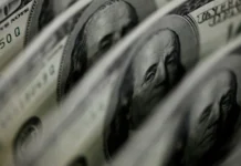 Dólar avança e chega perto de R$ 5,25 com guerra no Oriente Médio e inflação brasileira