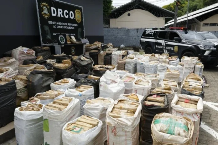 Polícia Civil do Amazonas apreende 4,5 toneladas de skunk avaliadas em R$ 86 milhões em Iranduba
