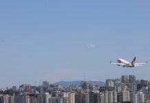 Petrobras vai parcelar reajuste de 55% no querosene de aviação após alta impulsionada pela guerra no Oriente Médio