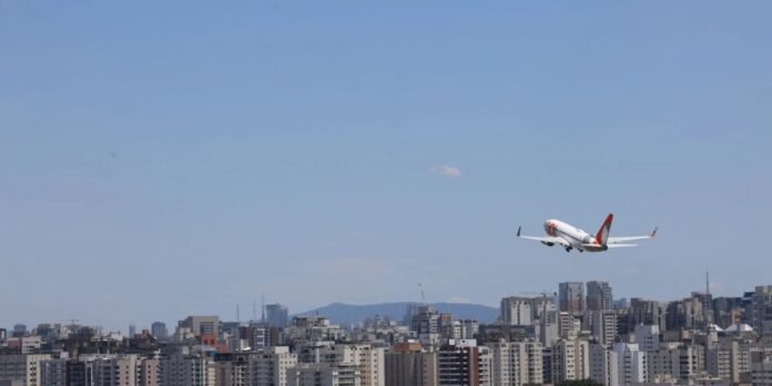 Petrobras vai parcelar reajuste de 55% no querosene de aviação após alta impulsionada pela guerra no Oriente Médio