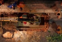 Força-tarefa noturna da Prefeitura de Manaus restabelece drenagem na Djalma Batista