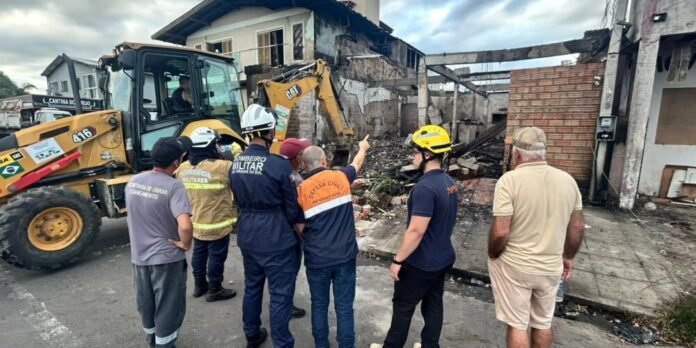 Bombeiros localizam quarta vítima de queda de avião em restaurante no RS