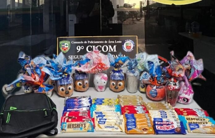 Adolescente é apreendida com 13 ovos de Páscoa e 86 barras de chocolate em shopping de Manaus