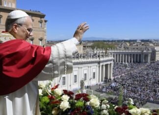 Papa Leão XIV alerta para “globalização da indiferença” em missa de Páscoa no Vaticano