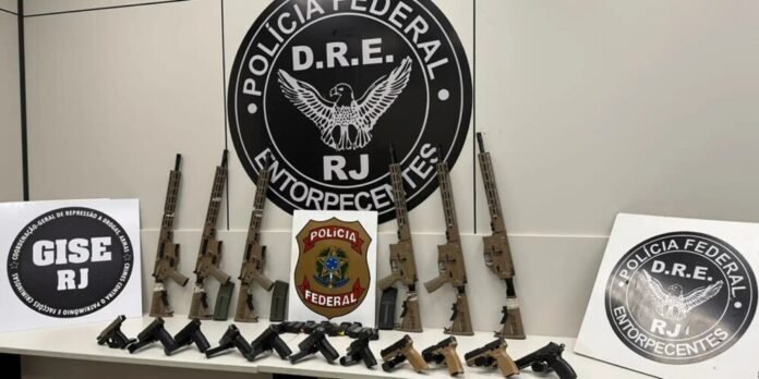 PF apreende 10 fuzis e 12 pistolas em duas ações na Via Dutra