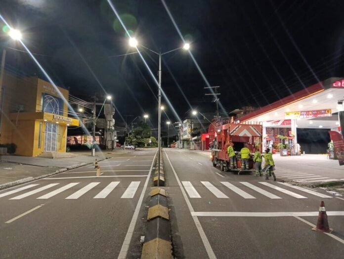 Prefeitura de Manaus intensifica sinalização viária em áreas de grande circulação para aumentar segurança