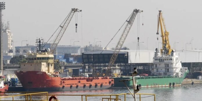 Balança comercial brasileira registra menor superávit para março desde 2020