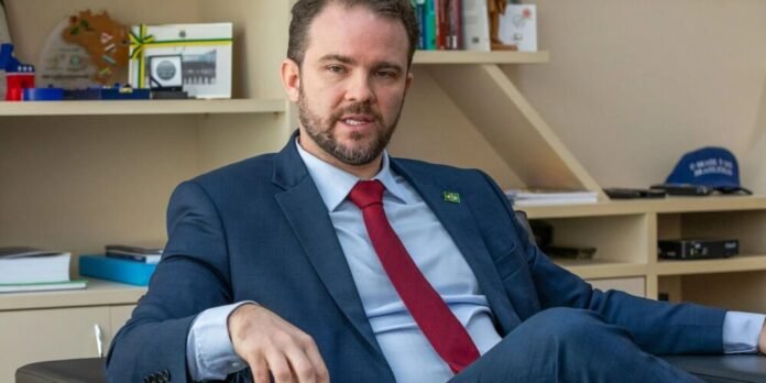 Governo estuda permitir uso do FGTS para quitação de dívidas