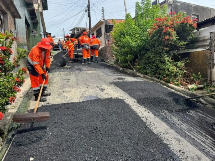 Prefeitura de Manaus acelera obras de asfalto no Zumbi e melhora mobilidade na Zona Leste