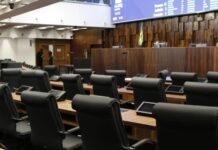 Proposições sobre IA em assembleias legislativas focam em controle e vigilância, aponta dossiê