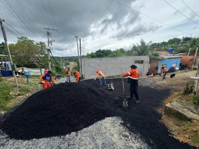 Prefeitura de Manaus pavimenta rua no Distrito Industrial 2 e melhora mobilidade na zona Leste