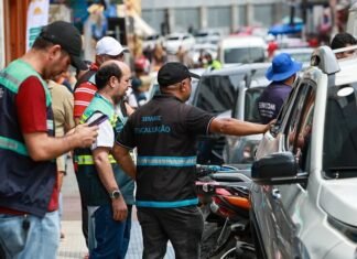 Prefeitura de Manaus realiza ação integrada para coibir ocupação irregular de vagas da Zona Azul no Centro