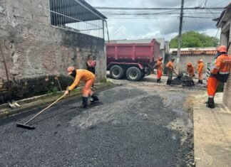 Prefeitura de Manaus avança com recuperação asfáltica na rua Nova Vida, bairro Coroado