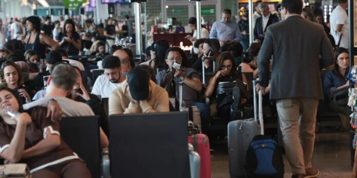Aeroporto de Congonhas opera até meia-noite após pane técnica que afetou voos