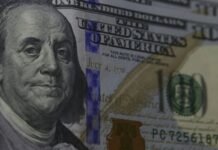 Dólar atinge menor patamar em dois anos e bolsa brasileira bate recorde com alívio no Oriente Médio