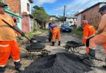 Prefeitura de Manaus avança com recapeamento na rua Rio Motuca, bairro São José, e melhora mobilidade na zona Leste