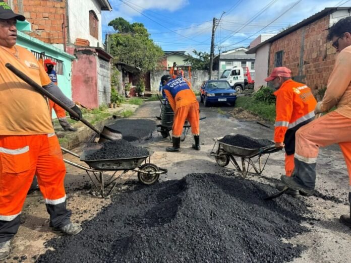 Prefeitura de Manaus avança com recapeamento na rua Rio Motuca, bairro São José, e melhora mobilidade na zona Leste