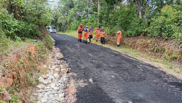 Prefeitura de Manaus pavimenta ramal na AM-010 e melhora mobilidade e economia rural