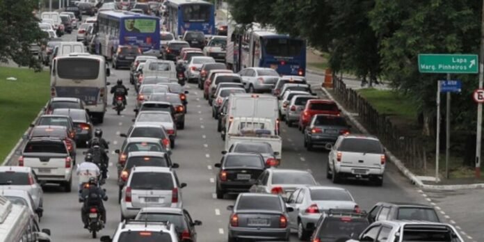Prévia da inflação em abril sobe para 0,89% com alta de gasolina e alimentos