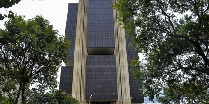 Banco Central reduz juros básicos para 14,5% ao ano em meio a tensões globais