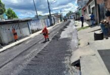 Prefeitura de Manaus melhora mobilidade no bairro Flores com nova pavimentação na rua Barão de Solimões