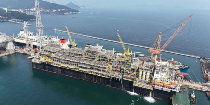 Petrobras antecipa operação da P-79 em Búzios e eleva produção de petróleo e gás