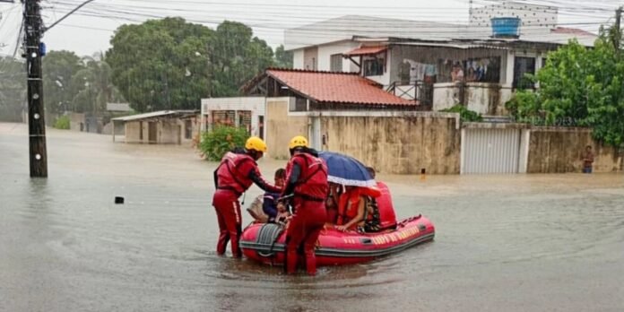 Tempestades em Pernambuco: Quatro mortos e mais de mil desalojados são registrados