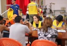 Prefeitura de Manaus presta assistência imediata a famílias afetadas por incêndio no bairro São Jorge