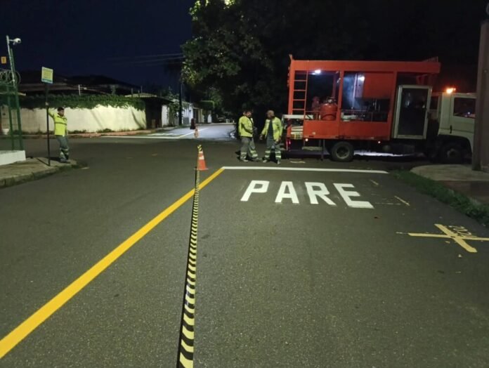 Prefeitura de Manaus intensifica sinalização viária para combater acidentes em todas as zonas