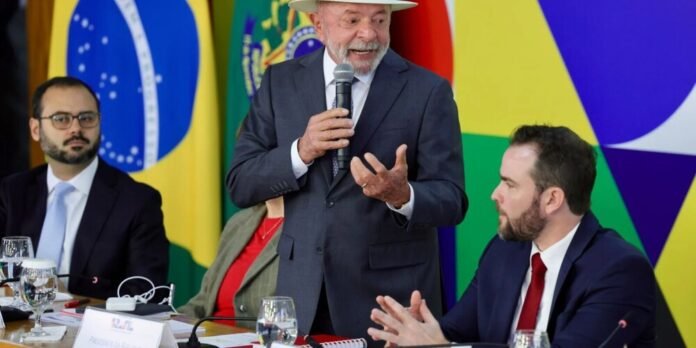 Lula anuncia novo programa Desenrola com limite de R$ 15 mil para renegociar dívidas